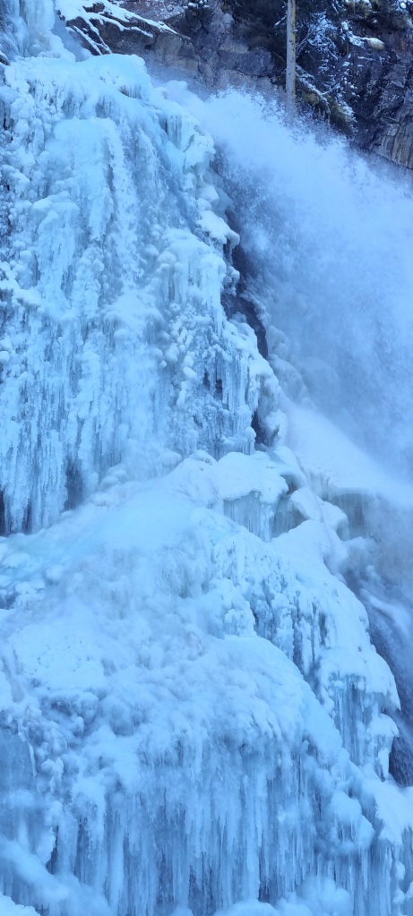 De deels bevroren waterval van Krimml