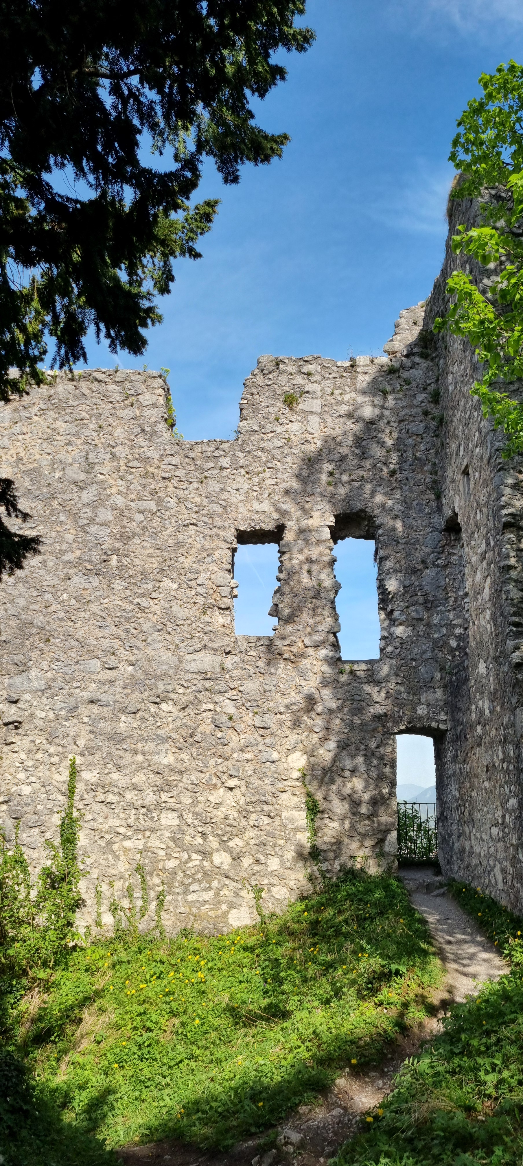 Burgruine Karlstein op de Pankrazfelsen
